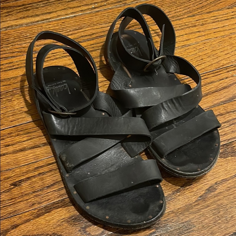 BeeK black leather sandals